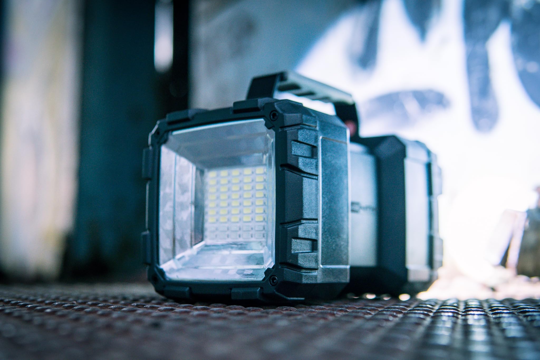 Lanterna com função holofote Monster